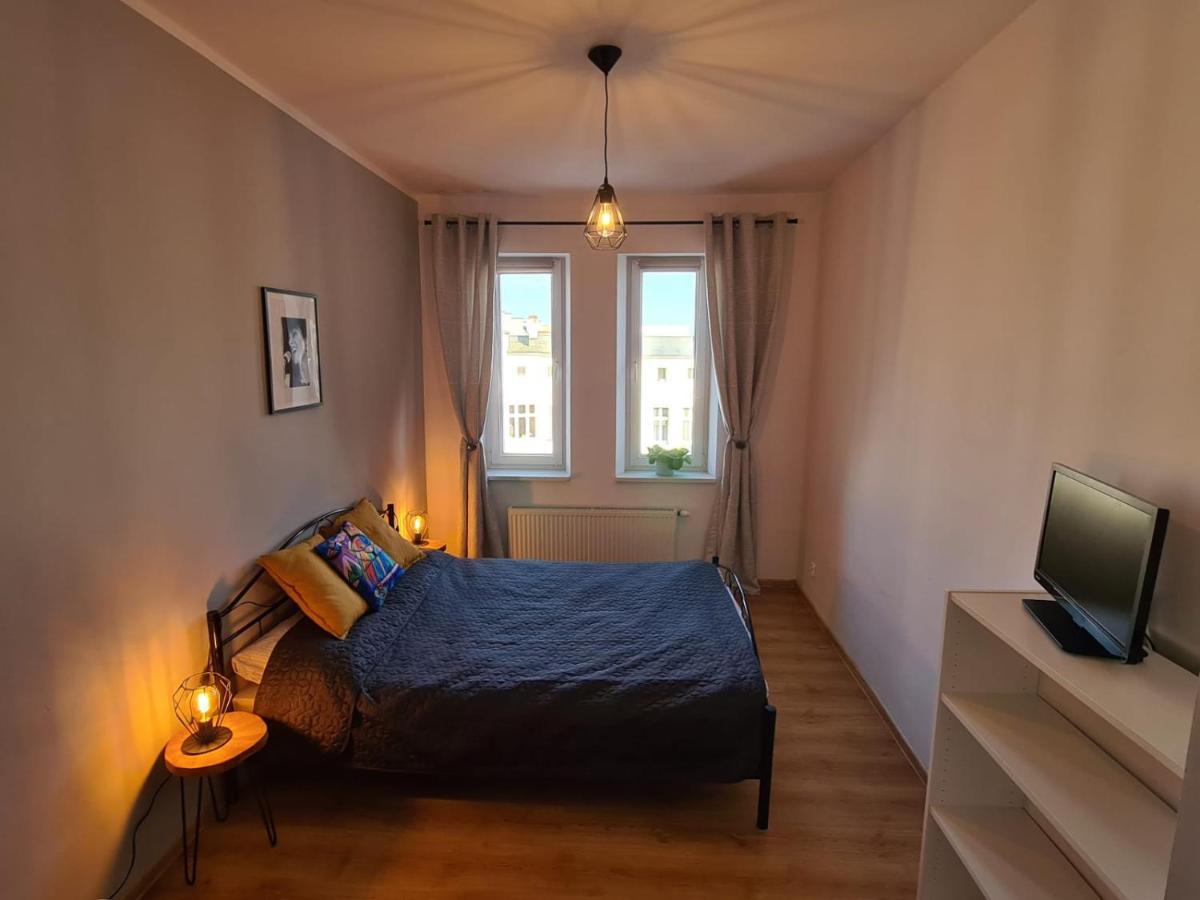 Jazz In The Centre Of Heart In Apartment *