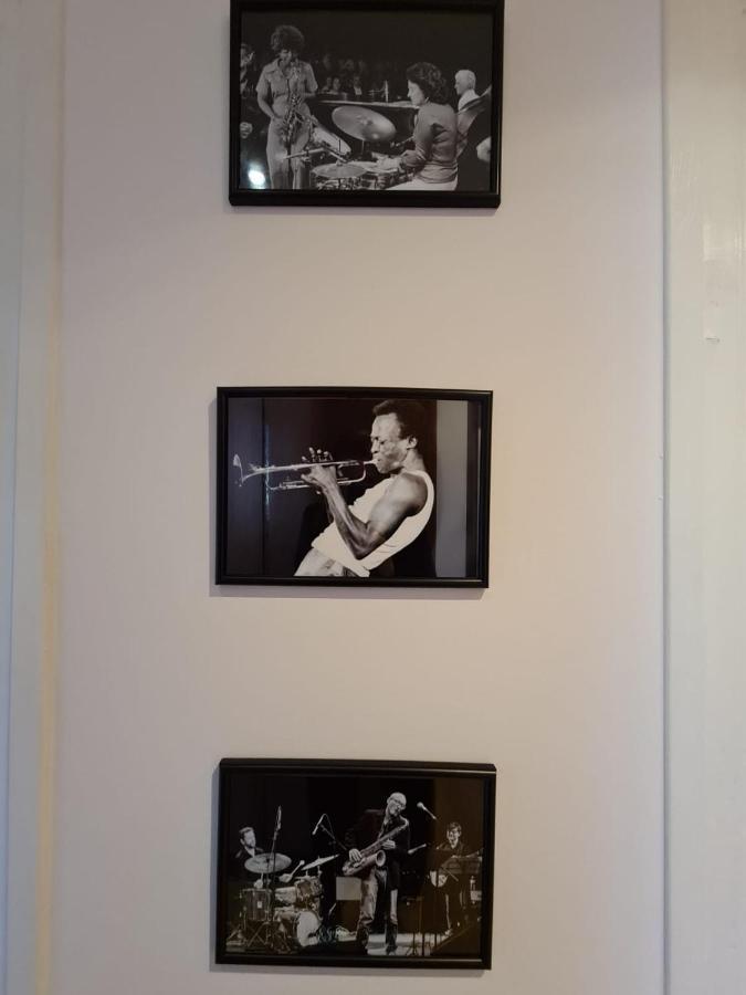 Jazz In The Centre Of Heart In *
